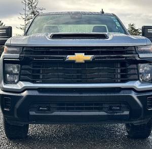 Chevrolet Silverado 3500HD 2024, Camioneta de Trabajo, Cabina Regular, Volante a la Izquierda, 4x4, Automática, Cuero Oscuro, Techo Corredizo R19 - Product Image 1