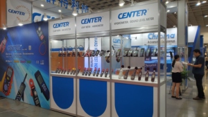 La pinza amperimétrica digital de alta resolución mide CA y CC Resistencia Corriente Voltaje Capacitancia Continuidad - Product Image 5