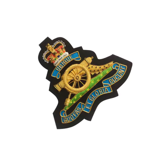 Meilleure vente à la main Golden Bullion Wire Blazer Badges Prix usine personnalisé Cérémonial brodé Badges Fabriqué au Pakistan - Product Image 4