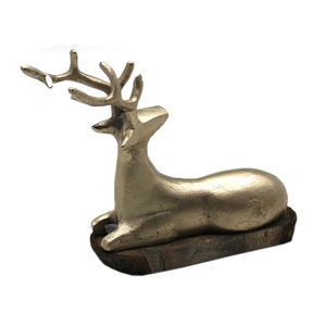 Latón EPL acabado aluminio y madera Navidad decorativa elegante cabra con base de madera rectangular para decoración del hogar - Product Image 6