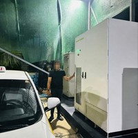 Système de stockage d'énergie solaire hors réseau 281 kWh 100 kW avec micro-réseau, générateur solaire PVDG, batterie au lithium LiFePO4, armoire de stockage industrielle et commerciale