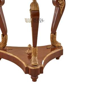 Table d'appoint ronde de luxe avec plateau en verre, incrustation artistique centrale et base en laiton doré ornée d'un cygne, pour la décoration intérieure haut de gamme des palais - Product Image 3