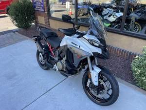 Motocicleta Deportiva Multistrada V4 R/S 2026 Nueva Certificada con 3 Años de Garantía y Lista para Exportar - Product Image 3