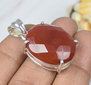 Pendentif délicat en argent sterling 925 fabriqué à la main avec cornaline rouge naturelle ovale à facettes breloques en pierres précieuses résultats de bijoux fins - Product Image 3