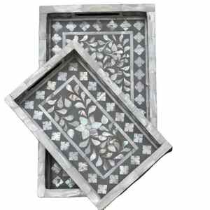 ถาดเสิร์ฟลายโมเดิร์นทำมือ ประดับมุกและลายไม้สลัก สำหรับใช้ในครัวและตกแต่งบ้าน - นำเข้าจากอินเดีย - Product Image 4