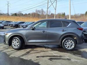 Usado perfectamente 2023 Mazda 2,5 S Select 4dr SUV AWD - Product Image 5