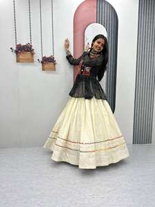 Lanzamiento de Ropa Festiva Moderna: Tela Lehenga Choli con Estampado Bandhej, con Gamthi y Trabajo de Espejos Reales para Fiestas - Product Image 6