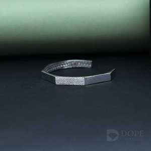 Adorable bracelet rigide en or blanc massif 18 carats avec des diamants cultivés en laboratoire pour hommes, plaqué or au design exclusif pour tous les lieux - Product Image 4