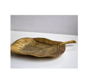 Bol de fruits secs en laiton pour bonbons chocolat plateau de nourriture sèche avec poignée en laiton forme de feuille au prix de gros - Product Image 1