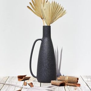 Vase à fleurs vintage en céramique, meilleure vente, nouveau design, finition tendance, vase à fleurs peint à la main de couleur noire mate - Product Image 1