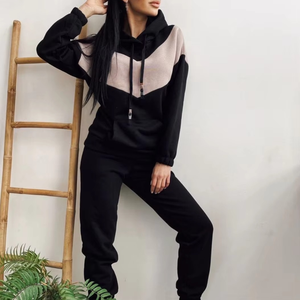 Ensemble de survêtements simples personnalisés pour femmes survêtement décontracté respirant avec sweats à capuche et pantalons de survêtement pour l'automne - Product Image 3