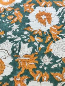 Tela de Algodón Estampada a Mano con Diseño Floral Mughal en Verde y Naranja Mostaza - Product Image 3