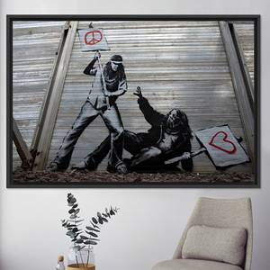 Toile imprimée Banksy Peace vs Love : Décoration de rue abstraite, toile encadrée noire - Product Image 1