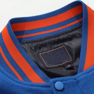 แจ็คเก็ตเบสบอลทรงบอมเบอร์สำหรับผู้ชาย คอตั้ง ปักโลโก้ด้านหน้า ผ้าผสมขนสัตว์ แขนหนัง PU แต่งขอบถัก ระบายอากาศ กันลม - Product Image 3