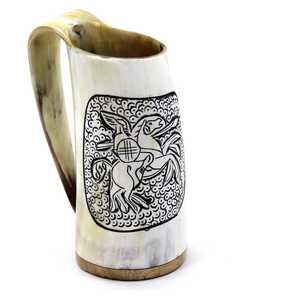 Taza de cuerno para beber pulida con grabado para suministros de juegos vikingos jarra hecha a mano de La India - Product Image 1