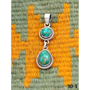 Colgante de Turquesa y Plata de Ley Estilo Suroeste con Bisel de Esmeralda, en una Impresionante Opción de Regalo - Product Image 3
