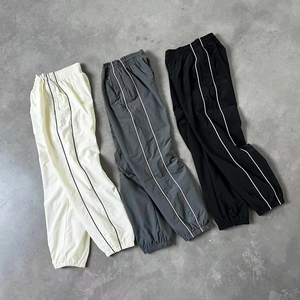 Conjunto de pantalón de chándal holgado impermeable a prueba de viento de color sólido para hombre, chándal cortavientos de nailon reflectante de 3m personalizado para hombre - Product Image 3