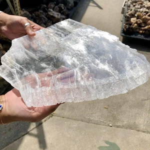 La piedra de selenita de ventana áspera más vendida con mezcla natural en forma de usos multiusos piedra de selenita para la venta - Product Image 2