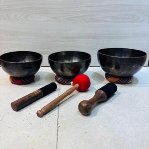Cuenco de bronce del Himalaya-Terapia de sonido tradicional con temática budista y herramienta de curación de chakras - Product Image 3