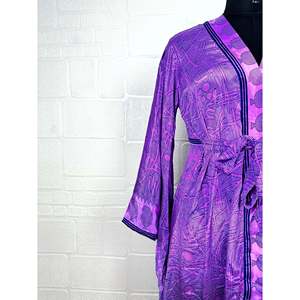 Bata Kimono Boho de Seda Reciclada Vintage, Estilo Sari, para el Hogar, Playa o como Regalo de Aniversario para Damas de Honor, con Mangas Moradas Tipo Murciélago - Product Image 3