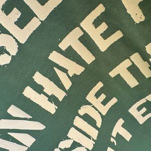 เสื้อยืดคอโอทรงบ็อกซี่ แขนสั้น ตัดเย็บพิเศษ คุณภาพสูง พิมพ์ลายวินเทจ ผ้าถักเนื้อหนา ชายเสื้อแบบดิบ - Product Image 3