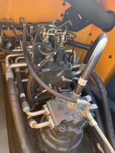 รถขุดตีนตะขาบมือสองระบบไฮดรอลิก22ตันขนาดกลาง HX220L ฮุนได - Product Image 4