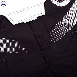 กางเกงขาสั้น MMA สำหรับผู้ชายเอวกลางน้ำหนักเบามีลายโลโก้ออกแบบได้ตามต้องการ2023 - Product Image 3