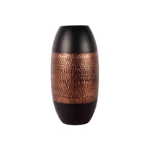 Vase à fleurs en métal de qualité supérieure Belle utilisation de pot de fleur de conception pour la décoration de table faite à la main en vrac. - Product Image 2