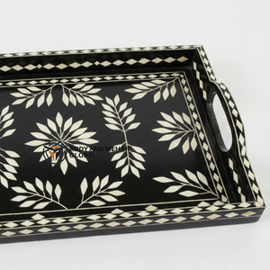 Un fournisseur indien propose un plateau rectangulaire en incrustation d'os noir fait à la main, plateau de service décoratif avec poignées - Product Image 6