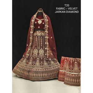 Exclusivo de terciopelo pesado de lona estándar adjunto diamante trabajo nupcial Lehenga Choli para mujeres para fiestas - Product Image 4
