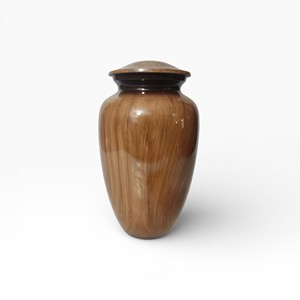 Urne funéraire en bois naturel avec corps incurvé lisse, finition brillante et aspect commémoratif traditionnel - Product Image 1