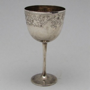 EdenVessel Divine Grace Ornate Metal Wine Calice Traditionnel Finition Antique Gobelet pour Rituels Religieux et Autels d'Église - Product Image 6