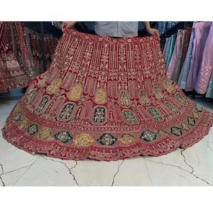 Maroon Rani Velvet Lehenga 11000 Tela con estilo Rajwadi Pasta de corte pesado Jarkan Bordado Nupcial Set Heavy Jarkan Work - Product Image 4