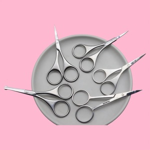 Tijeras de Acero Inoxidable Plateado con Superficie de Espejo para Recortar Uñas, Cejas, Nariz, Bigote, Barba, Cutículas, Manicura y Belleza - Product Image 6