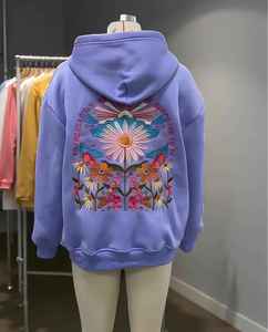 Sweat-shirt élégant pour femme en tissu polaire doux 100% coton avec broderie sur le devant pour un confort hivernal, un style décontracté quotidien et une tenue urbaine. - Product Image 2