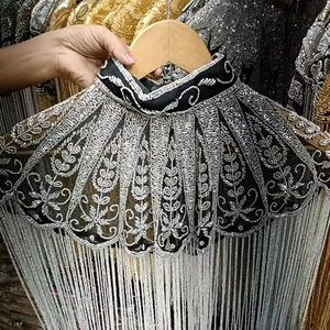Hermosa capa burlesca festiva con bordado y decoración de perlas Silueta recta se sujeta en el cuello para festivales - Product Image 3