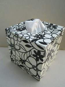 Boîte à mouchoirs en MDF faite à la main pour bureau offrant une apparence élégante et un design fonctionnel adapté à un usage professionnel quotidien - Product Image 3