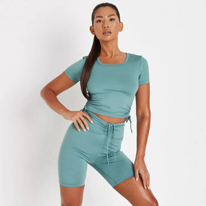 Ensemble de yoga ajusté sans couture pour femmes Ensemble de yoga 2 pièces à demi-manches Nouveau design Ensemble de yoga deux pièces léger pour le fitness - Product Image 3