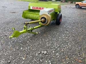 Livraison gratuite Claas markant 55 Mini presse à balles carrées pour foin, matériel agricole pour la compression de l'herbe avec composants essentiels - Product Image 5