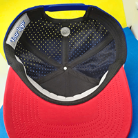 Gorra de Béisbol Bicolor Azul y Roja, de 6 Paneles, Ajustada, Unisex, Estilo Casual, de Lona, de Secado Rápido, Impermeable, con Orificios Cortados con Láser