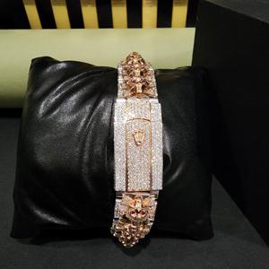 Montre en diamant mossianite bicolore jaune et blanche au design tête de mort personnalisée montre en diamant entièrement glacé à mouvement japonais - Product Image 6