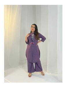 Kurti en viscose de luxe jekart, broderie manuelle lourde pour les fêtes, les festivals et les occasions spéciales - Product Image 1