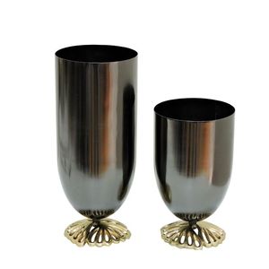 Florero de metal decorativo hecho a mano, jarrón de Arte Moderno hecho a mano de lujo para la decoración del hogar y del hotel - Product Image 1