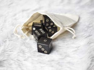 ชุดลูกเต๋าสี่เหลี่ยมทำจากเขาควายขัดเงา ธรรมชาติ พรีเมียม เป็นมิตรกับสิ่งแวดล้อม ผลิตด้วยมือโดย Saniya Handicraft - Product Image 3