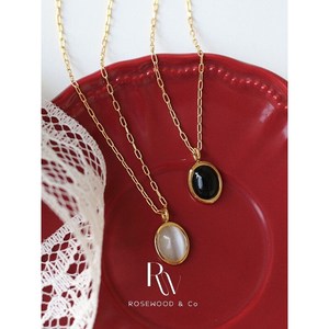 Collana con Opale Bianco a Goccia, Placcata Oro, Catena a Maglia Curb, Ciondolo Ovale Nero Inossidabile, Impermeabile, con Pietra Nera - Product Image 2