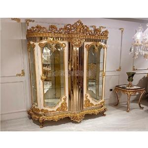 Gabinetes de Esquina Modernos de Madera de Teca para el Hogar, Estilo Francés, Gabinete de Curiosidades Tallado en Dorado, Lujoso, Hecho a Mano, Personalizable para Comedor - Product Image 1