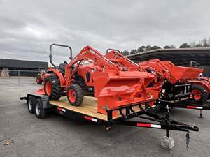 Tracteur Kubota L3770 avec chargeur frontal rouge 4x4, équipement agricole - Product Image 1