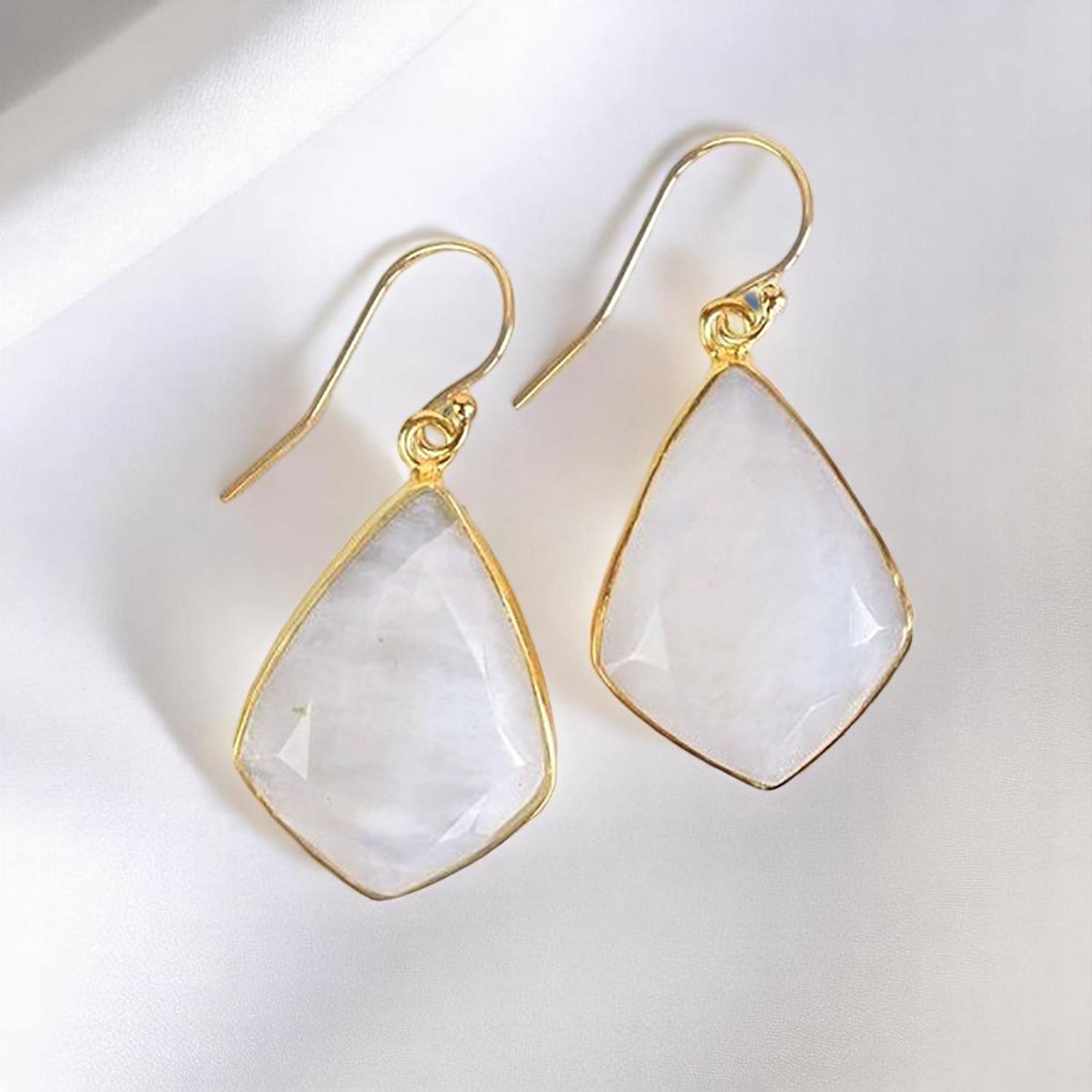 มูนสโตนสีรุ้ง