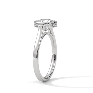 Anillo Solitario con Moissanita de Corte Brillante Redondo de 2.0ct, Engaste de Bisel con Halo Oculto, Plata de Ley 925 - Product Image 4