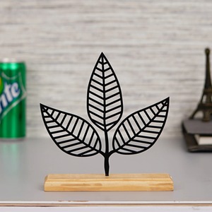 Sculpture en feuille de métal noir vibrant avec base en bois Décor de table parfait ajoute de l'énergie inspirée de la nature artistique - Product Image 3